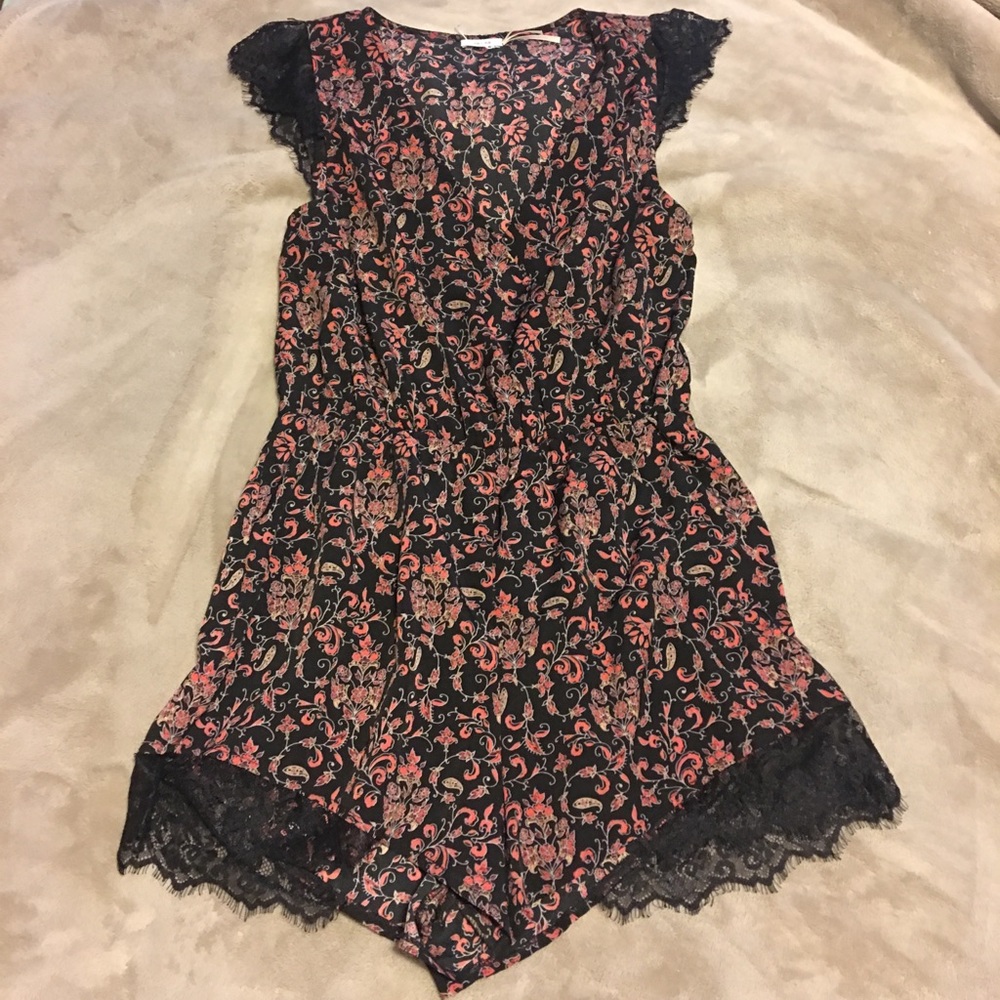 SALE!!! NWOT Kimchi Blue Romper - Picture 3 of 6